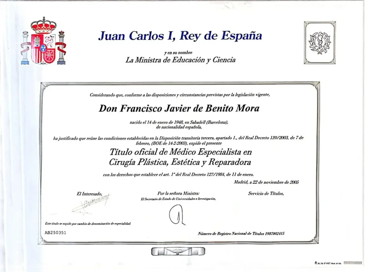 Titulo de medicina de javier de benito